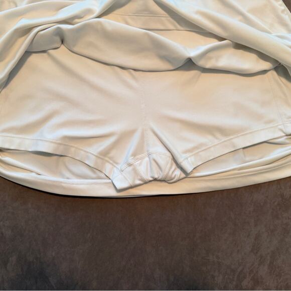 Wilson white and Black Tennis/Golf/Athletic Skirt/Skort - Picture 7 of 7